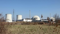 Dritter Turm an stillgelegtem Atomkraftwerk Biblis kontrolliert eingestürzt