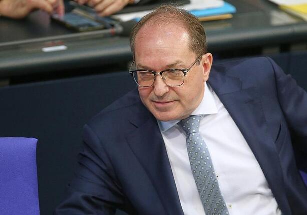 Bild vergr&ouml;&szlig;ern: Innenminister: Linksextreme anfällig für russischen Einfluss