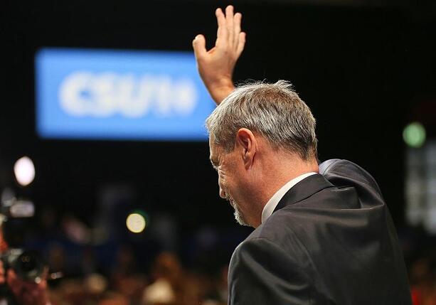 Bild vergrößern: Söder mit bislang schlechtestem Ergebnis als CSU-Chef bestätigt