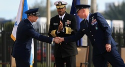 USA setzen weiter Kampfjets vor Venezuela ein - Stabwechsel beim Kommando