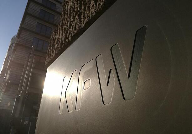 Bild vergrößern: KfW: Großunternehmen kürzen beim Klima - Mittelstand investiert