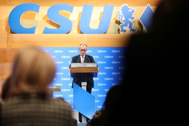 Bild vergrößern: Merz räumt Konjunktur klare Priorität vor Umweltschutz ein