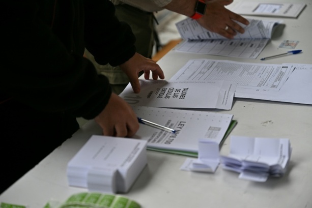 Bild vergr&ouml;&szlig;ern: Entscheidende Runde der Präsidentschaftswahl in Chile hat begonnen