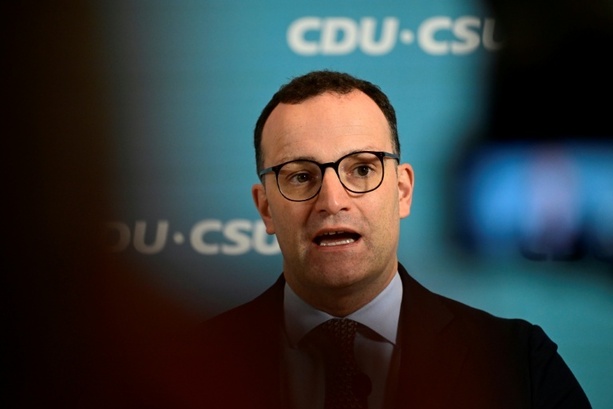 Bild vergrößern: Vor Anhörung in Enquetekommission: Spahn verteidigt Maskenbeschaffung
