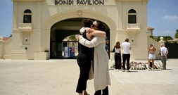 Antisemitischer Anschlag in Sydney: Tatverdächtige und einige Todesopfer identifiziert