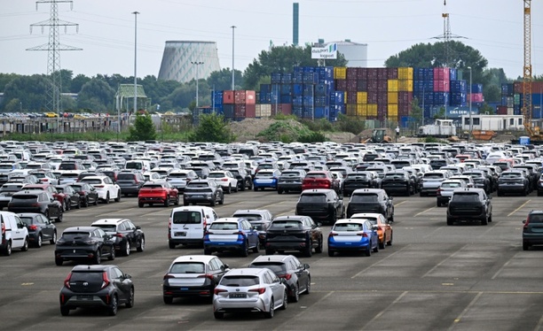 Bild vergrößern: Verbrenner-Aus: Brüssel legt Dienstag Vorschläge vor - Ökonomen gegen Lockerung