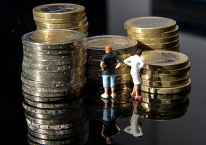 Gehalts- und Beschäftigungsbenachteiligung von Frauen unverändert hoch