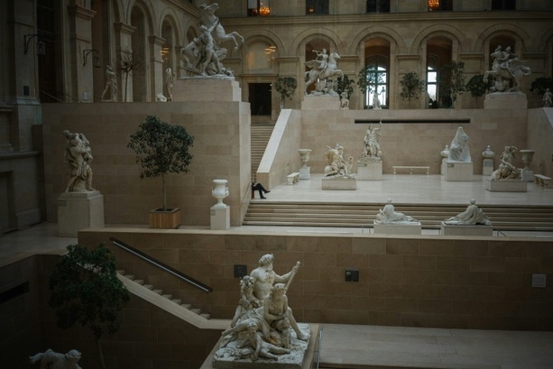 Bild vergr&ouml;&szlig;ern: Nach Diebstahl und Wasserschäden: Louvre-Mitarbeiter streiken weiter