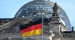 Urteil: Nachweis von Identität für Einbürgerung in der Regel durch Pass