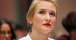 Linken-Chefin: Musterungspflicht erster Schritt für 