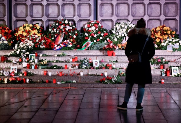 Bild vergr&ouml;&szlig;ern: Wegner neun Jahre nach Anschlag an Breitscheidplatz: Werden niemals vergessen