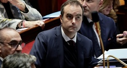 Frankreichs Haushaltsentwurf 2026 gescheitert - Sondergesetz geplant