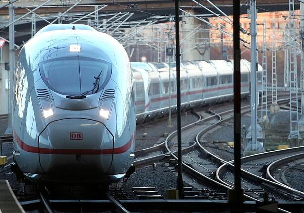 Bild vergr&ouml;&szlig;ern: Verkehrsminister sieht Bahn für Weihnachtsreiseverkehr gewappnet