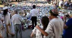 Australien gedenkt der Opfer des Anschlags vom Bondi Beach mit Schweigeminute