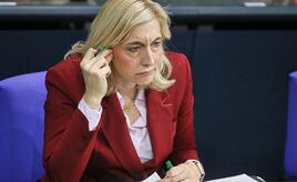 Große Krankenkassen erhöhen Zusatzbeiträge - Kritik an Regierung