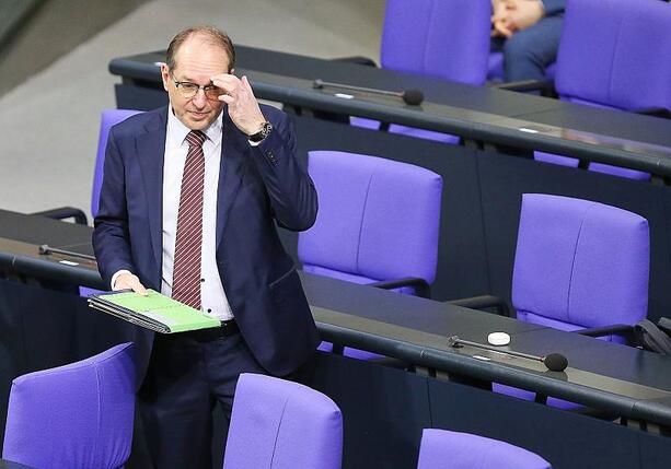 Bild vergr&ouml;&szlig;ern: Afghanen-Aufnahme: Menschenrechtler kritisieren Dobrindt scharf