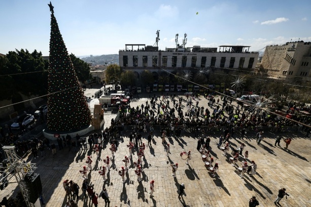 Bild vergr&ouml;&szlig;ern: Erste Weihnachtsfeier seit Beginn des  Gaza-Kriegs in Bethlehem