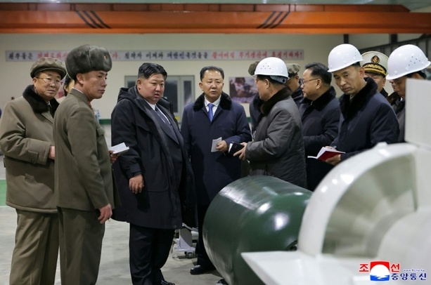Bild vergr&ouml;&szlig;ern: Medien: Kim besucht nordkoreanische Anlage für atomgetriebene U-Boote