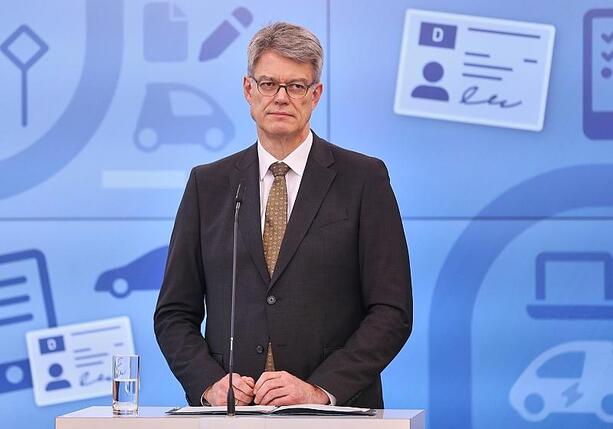 Bild vergr&ouml;&szlig;ern: Verkehrsminister glaubt nicht an niedrigere Ticketpreise