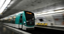 Angreifer verletzt drei Frauen in Pariser Métro mit Messer - Verdächtiger festgenommen