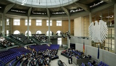 Bundestagspräsidentin Klöckner fordert besseren Schutz des Parlaments