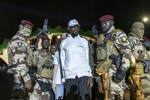 Bild vergr&ouml;&szlig;ern: Guineas Militärherrscher will bei Präsidentschaftswahl seine Macht zementieren