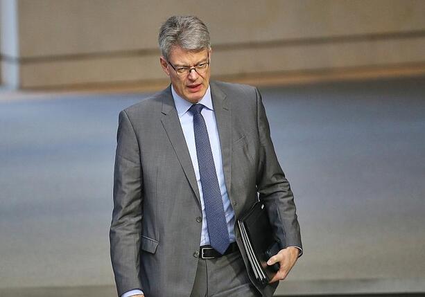 Bild vergr&ouml;&szlig;ern: Schnieder sieht anhaltende Gefahr von Drohnen in Flughafennähe