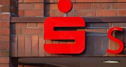 Zahl der Volksbanken und Sparkassen sinkt unter 1.000