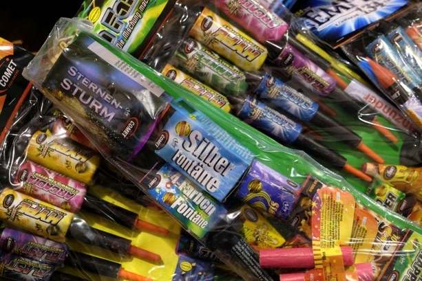 Bild vergr&ouml;&szlig;ern: Diebe plündern in mehreren Fällen Container mit Böllern - tausende Euro Schaden