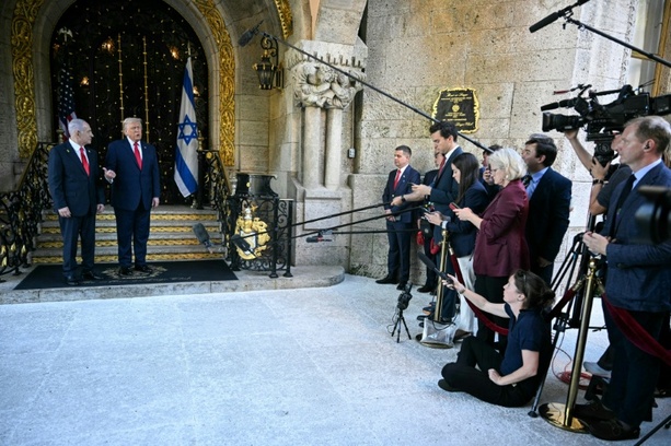 Bild vergr&ouml;&szlig;ern: Trump: Anlegestelle mutmaßlicher venezolanischer Drogenboote bei US-Angriff zerstört