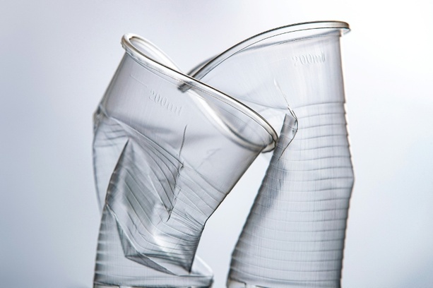 Bild vergr&ouml;&szlig;ern: Frankreich verschiebt Verbot von Wegwerf-Plastikbechern um vier Jahre