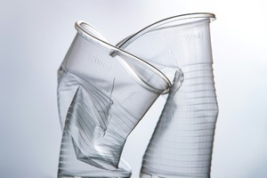 Frankreich verschiebt Verbot von Wegwerf-Plastikbechern um vier Jahre