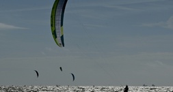 71-jähriger Kitesurfer verfängt sich: Rettungseinsatz auf Ostsee vor Rügen