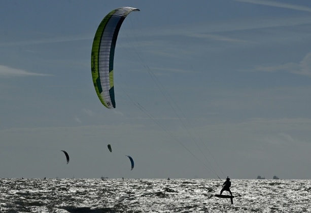 Bild vergr&ouml;&szlig;ern: 71-jähriger Kitesurfer verfängt sich: Rettungseinsatz auf Ostsee vor Rügen