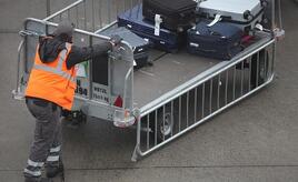 Schnieder will gemeinsamen Gepäcktransfer von Bahn und Airlines