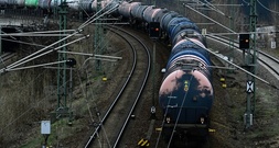 Entgleister Güterzug beschädigt Bahnstrecke in Bayern über mehrere Kilometer