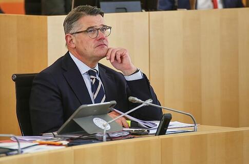 Rhein fordert nationalen Kraftakt für Erhalt des Sozialstaats