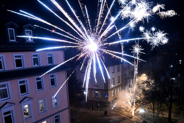 Bild vergr&ouml;&szlig;ern: Tote durch illegale Pyrotechnik in Bielefeld: Weiter kein Hinweis auf Zusammenhang