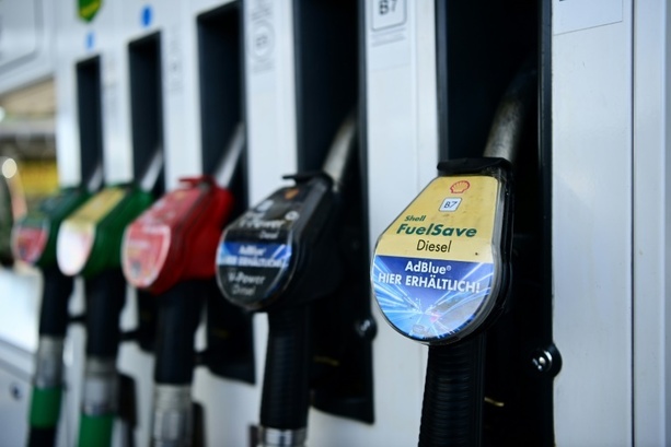 Bild vergr&ouml;&szlig;ern: Höherer CO2-Preis: Tanken zu Jahresbeginn deutlich teurer