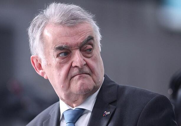 Bild vergr&ouml;&szlig;ern: NRW-Innenminister will härter gegen jüngere Straftäter vorgehen