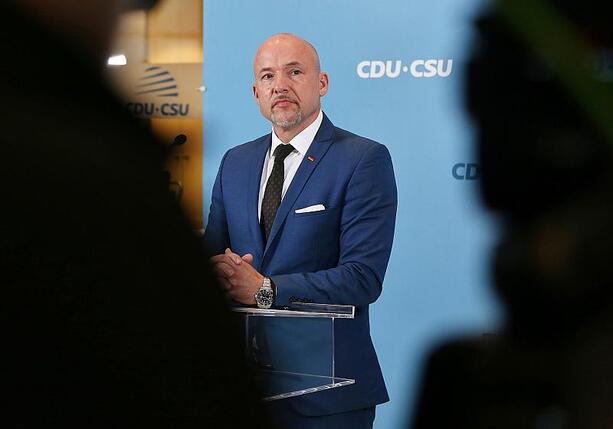 Bild vergr&ouml;&szlig;ern: CSU-Landesgruppenchef unterstützt Merz bei Venezuela-Bewertung