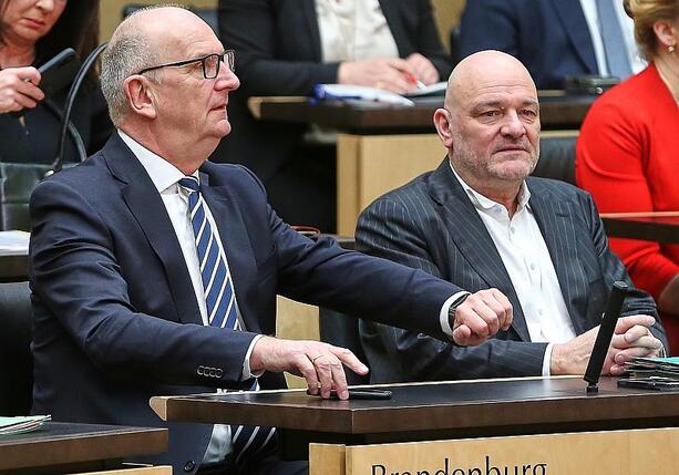 Bild vergr&ouml;&szlig;ern: Woidke verkündet Aus für Regierungskoalition in Brandenburg