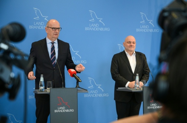 Bild vergr&ouml;&szlig;ern: SPD in Brandenburg kündigt Koalition mit BSW: Woidke plant Gespräche mit CDU