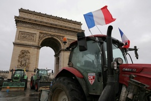 Traktoren am Eiffelturm: Französische Bauern protestieren gegen Mercosur