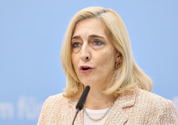 Bild vergr&ouml;&szlig;ern: Extremwetter: Warken warnt vor ungewöhnlichem Gesundheitsrisiko