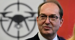 Dobrindt kündigt Entscheidung zu Rückführungszentrum für Migranten an