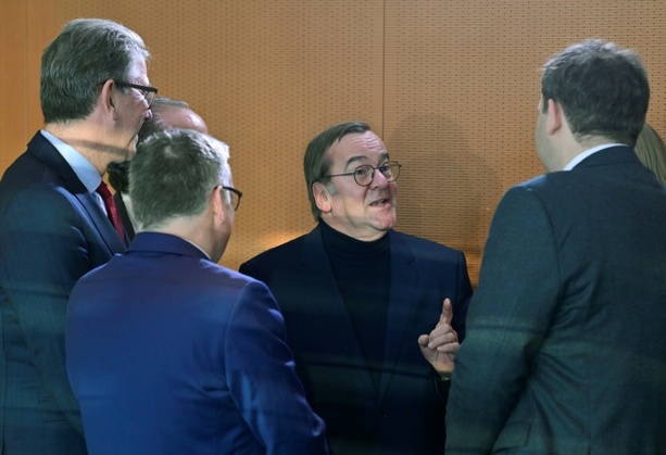 Bild vergr&ouml;&szlig;ern: Bericht: Pistorius will dieses Jahr 20.000 Freiwillige für Wehrdienst gewinnen