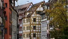 Tödliche Messerattacke auf Cousin: Mordprozess in Nürnberg begonnen