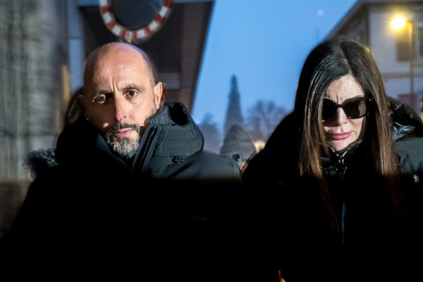 Bild vergr&ouml;&szlig;ern: Brandkatastrophe in der Schweiz: Bar-Betreiberin bittet um Entschuldigung