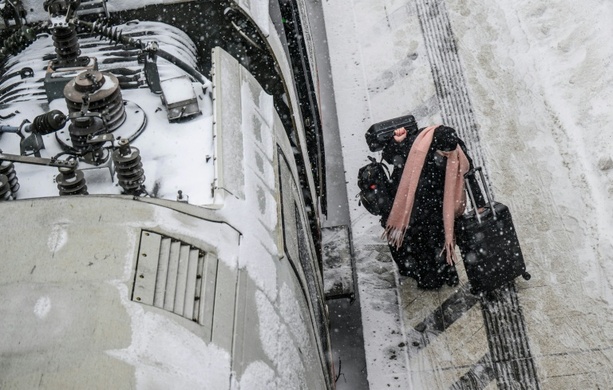 Bild vergr&ouml;&szlig;ern: Bahn-Chaos wegen Eiswetters hält an - kaum Fernzüge in Norddeutschland